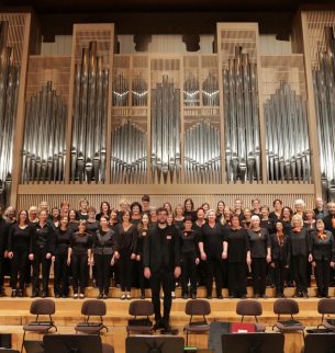 Choir in front of Bruckner organ