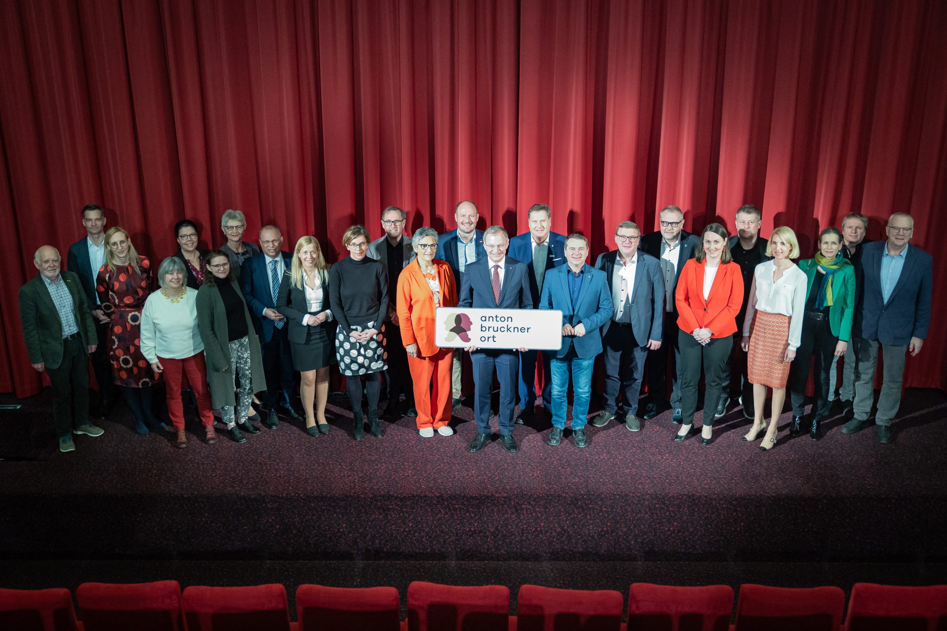 Film presentation of the Bruckner stories with Governor Thomas Stelzer and representatives of the 35 Upper Austrian Societies. Bruckner Communities. Photo: State of Upper Austria/Antonio Bayer