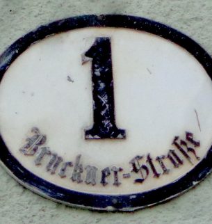 House number sign with inscription Bruckner-Straße 1