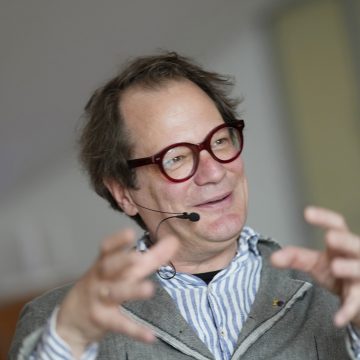 Norbert Trawöger, künstlerischer Leiter Anton Bruckner 2024, im Gespräch bei Des Pudels Kern © Reinhard Winkler